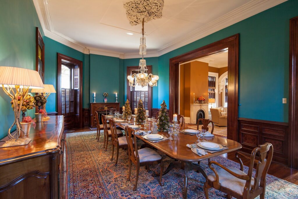 1437 Urania Dining Room 2